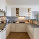 Bosakova Retreat With Balcony Apartment
