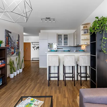 Bosakova Retreat With Balcony Apartment *