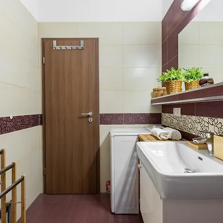 Bosakova Retreat With Balcony 아파트